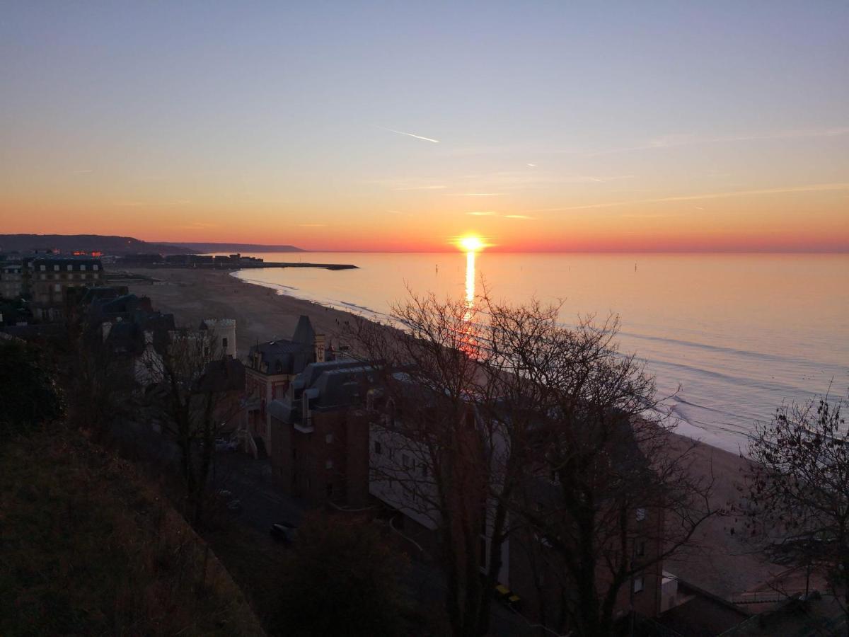Bed and Breakfast Du coté de chez Swann 1 Trouville-sur-Mer Exterior foto